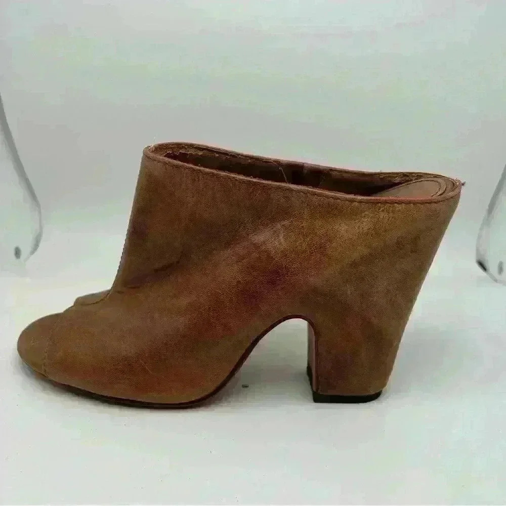 Nicole-  Women’s Loopey Sandals Tan Leather 
Sz 8